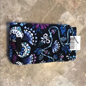 Iconic double eye case